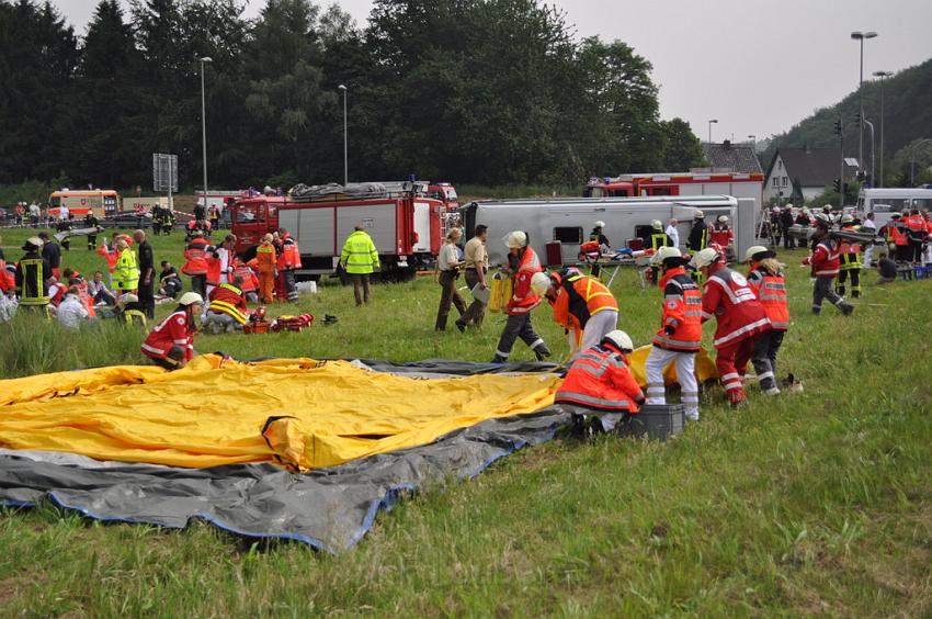 Schwerer Unfall mit Reisebus Lohmar Donrather Dreieck P074.JPG